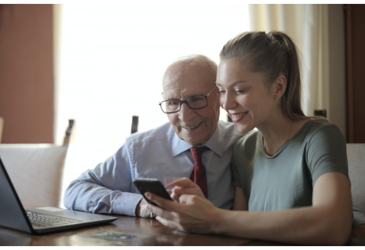 5 consejos para mejorar la experiencia del cliente de la tercera edad